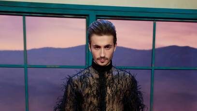 Guillermo Lasheras as Yoshua "Yoshi" García