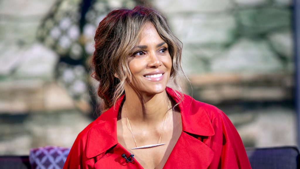  Halle Berry