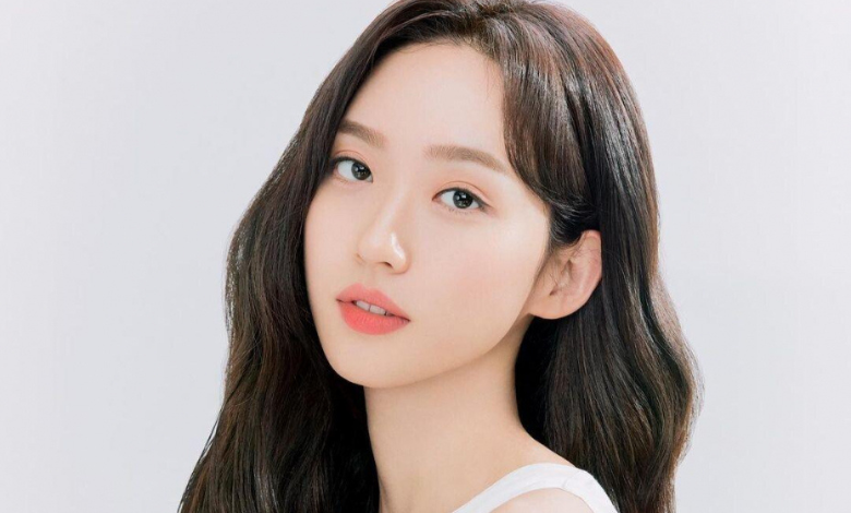 The Penthouse: War in Life: Review, Story, Cast, Episodes, Release Date, Budget & More Han Ji-hyun as Joo Seok-kyung (Jo Seok-Kyung)