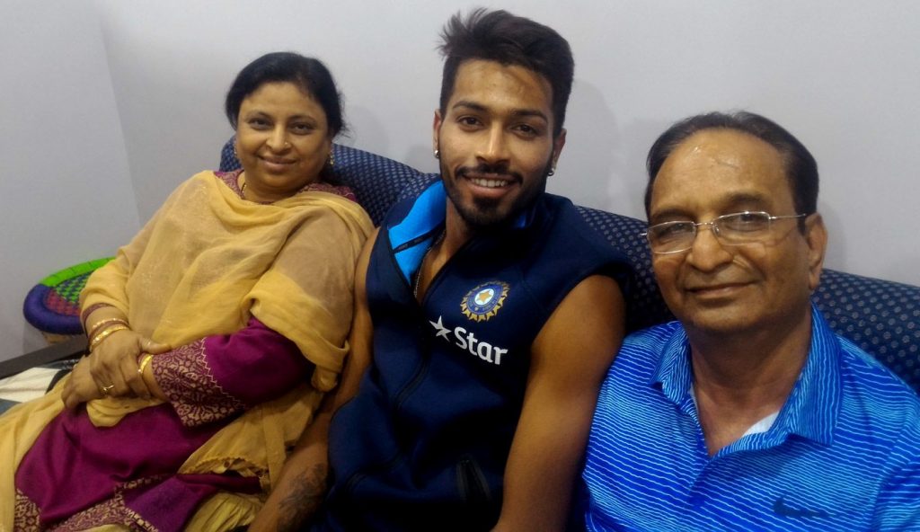 Hardik Pandya With His Father And Mother