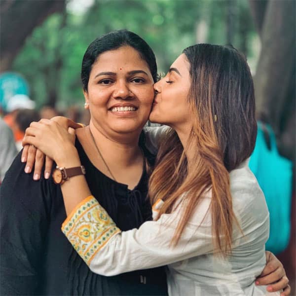 Harshadaa Vijay With Her  Mother