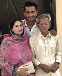 Hasan Ali With His Father And Mother