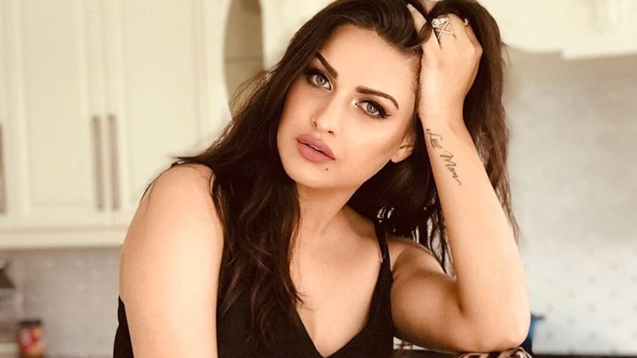 Himanshi Khurana hot and beautiful image