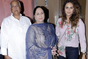 Huma Qureshi With Her Father And Mother