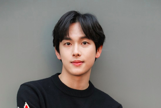 Im Si-wan as Yoon Jong-woo