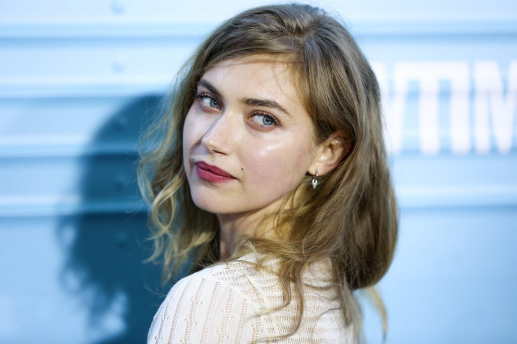  Imogen Poots as Laura