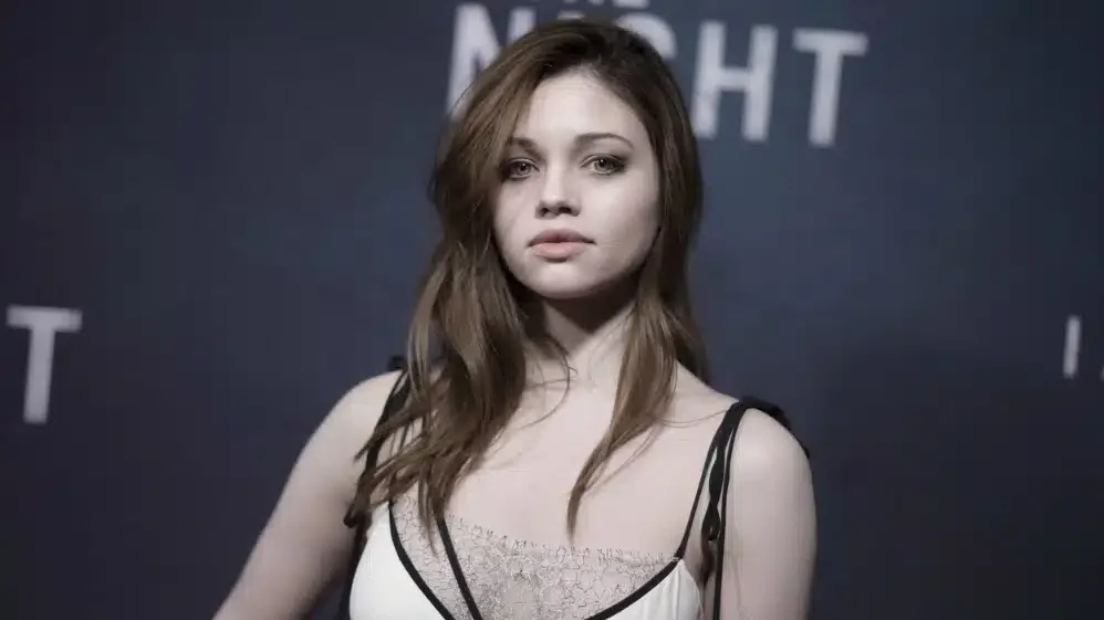 India Eisley as Sawa