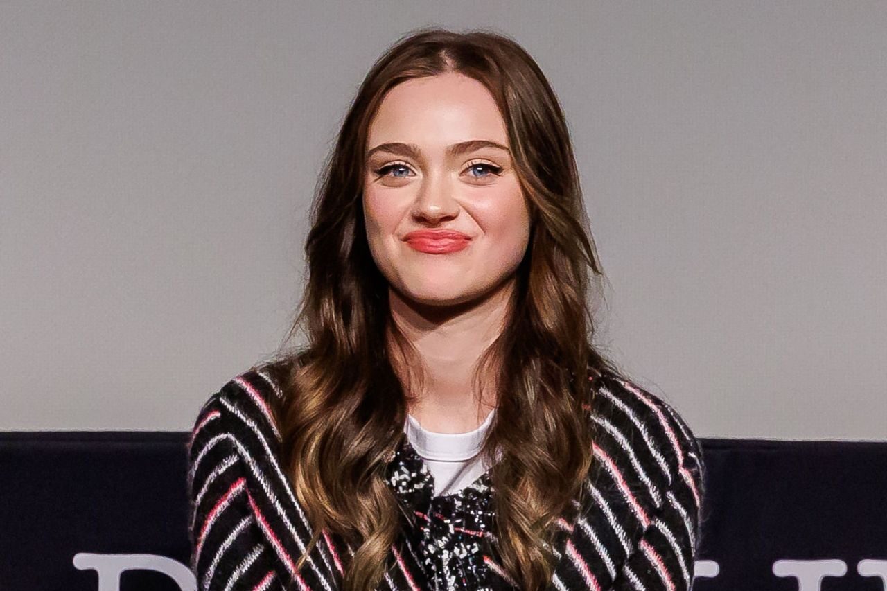 Isabel Gravitt as Ellie Brannock