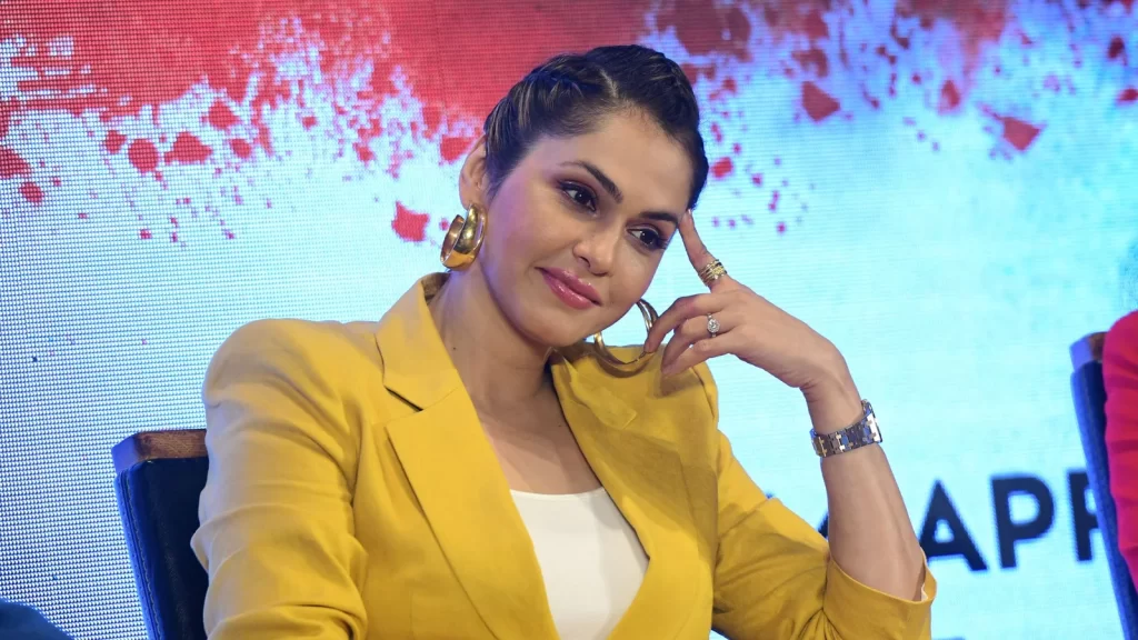 Isha Koppikar as Jayanti Jaydev