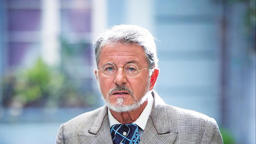 El ministerio del tiempo: Review, Story, Cast, Episodes, Release Date, Budget & More Jaime Blanch as Salvador Martí