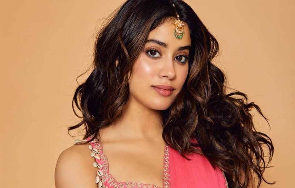 Janhvi Kapoor as Gunjan Saxena