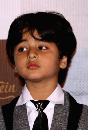 Jason D'Souza as young Laxman Singh Bisht