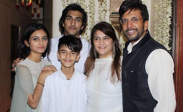 Javed Jaffrey With His Family