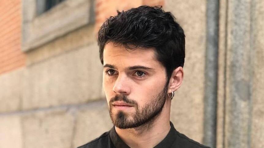 The Girl in the Mirror: Review, Story, Cast, Episodes, Release Date, Budget & More Javier Morgade as Martín