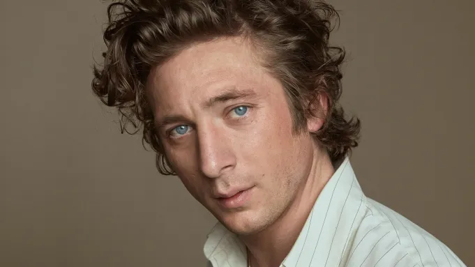 Shameless: Review, Story, Cast, Episodes, Release Date, Budget & More Jeremy Allen White as Philip "Lip" Gallagher