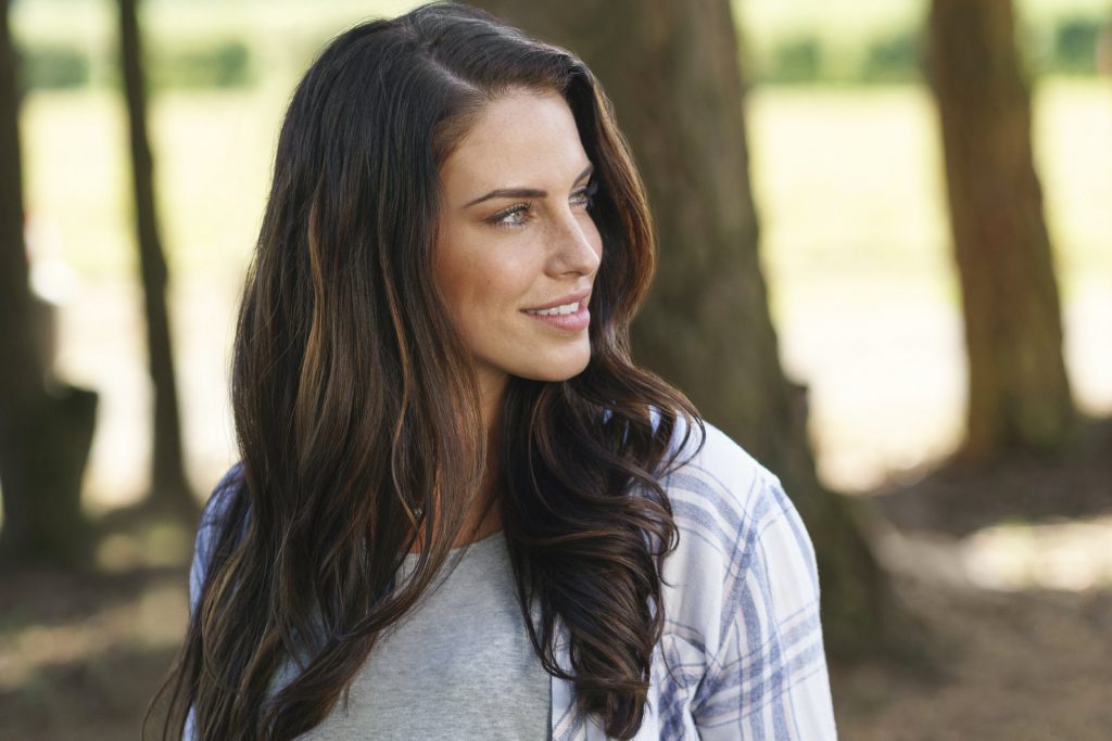 Jessica Lowndes Biography, Height, Weight, Age, Movies, Husband, Family, Salary, Net Worth, Facts & More