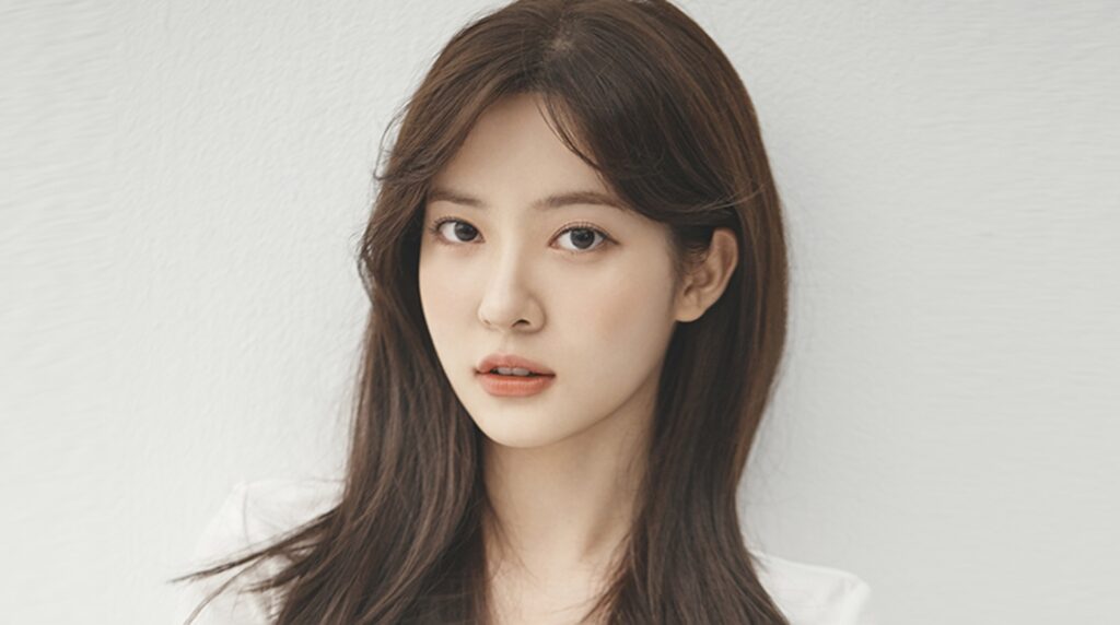 The Penthouse: War in Life: Review, Story, Cast, Episodes, Release Date, Budget & More Jo Soo-min as Anna Lee / Min Seol-ah (Jo Seol-ah)