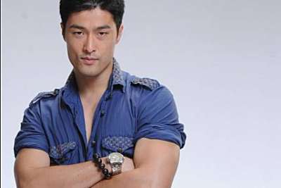 Johnny Trí Nguyễn as Vinh