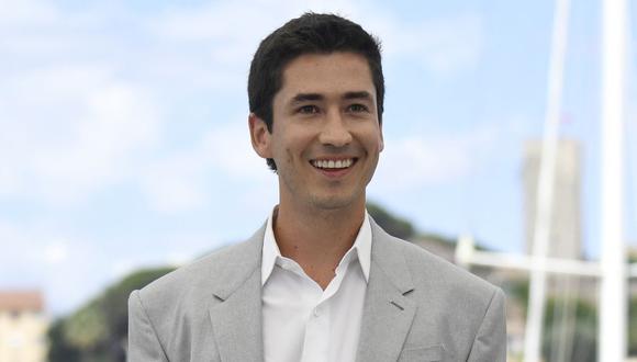 Juan Pablo Urrego as younger Hernán Bed