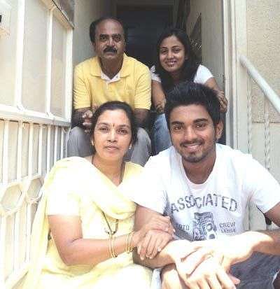 KL Rahul With His Family