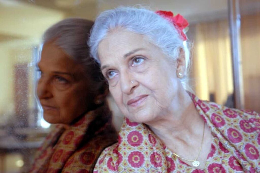 Kamini Kaushal as Sadhna Kaur