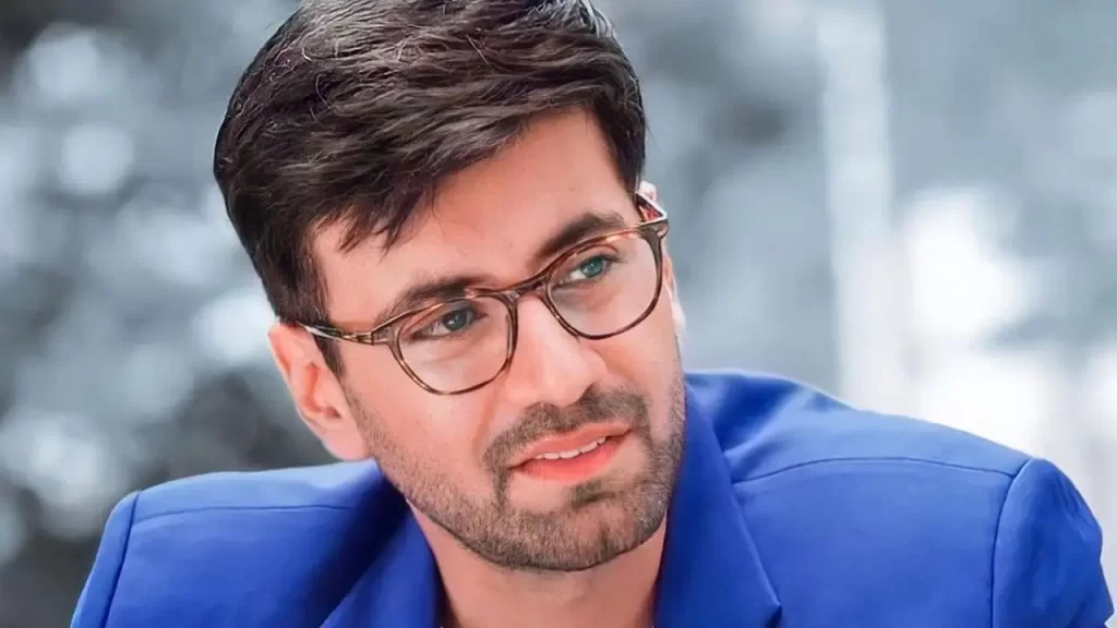 Karanvir Sharma as Raghu Thapar