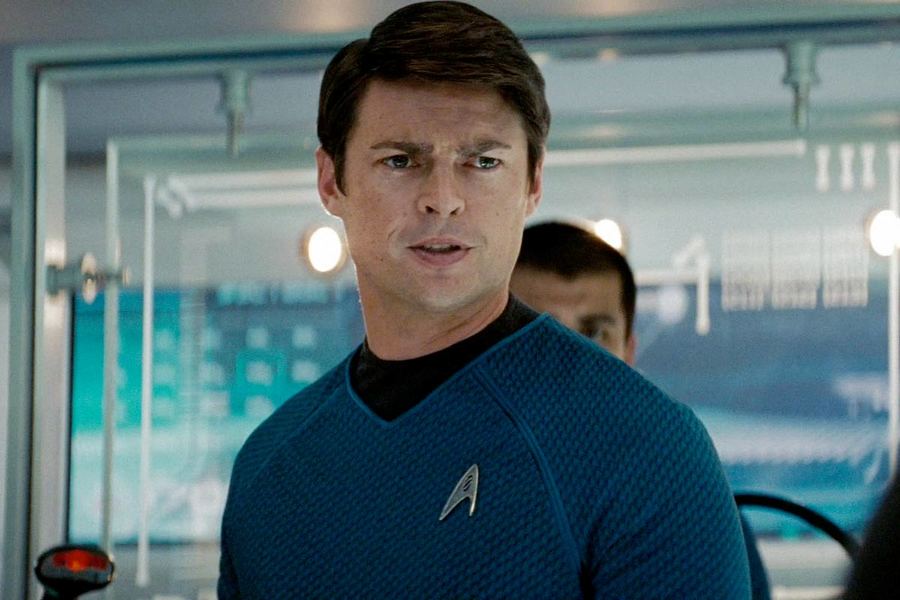 Karl Urban Biography, Height, Weight, Age, Movies, Wife, Family, Salary, Net Worth, Facts & More