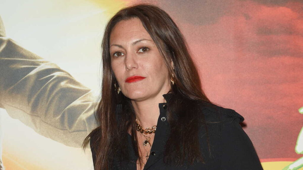 Karole Rocher as Roxane Delgado 