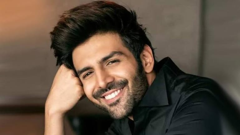 Kartik Aaryan as Veer Taneja, Raghvendra "Raghu" Singh Pathak alias Raj