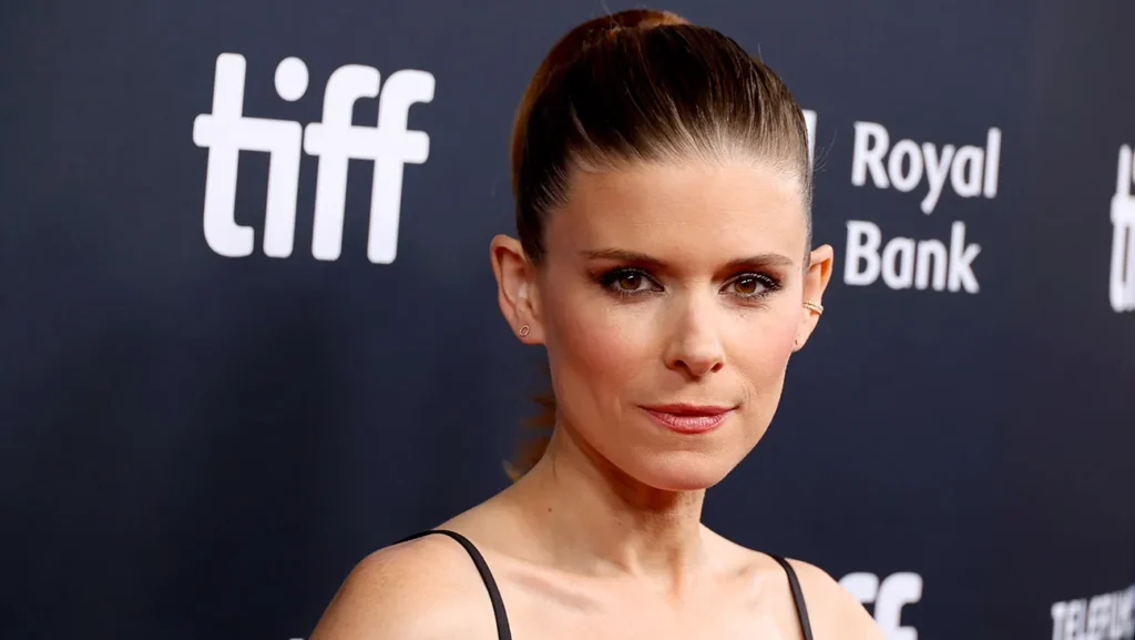 Kate Mara as Zoe Barnes