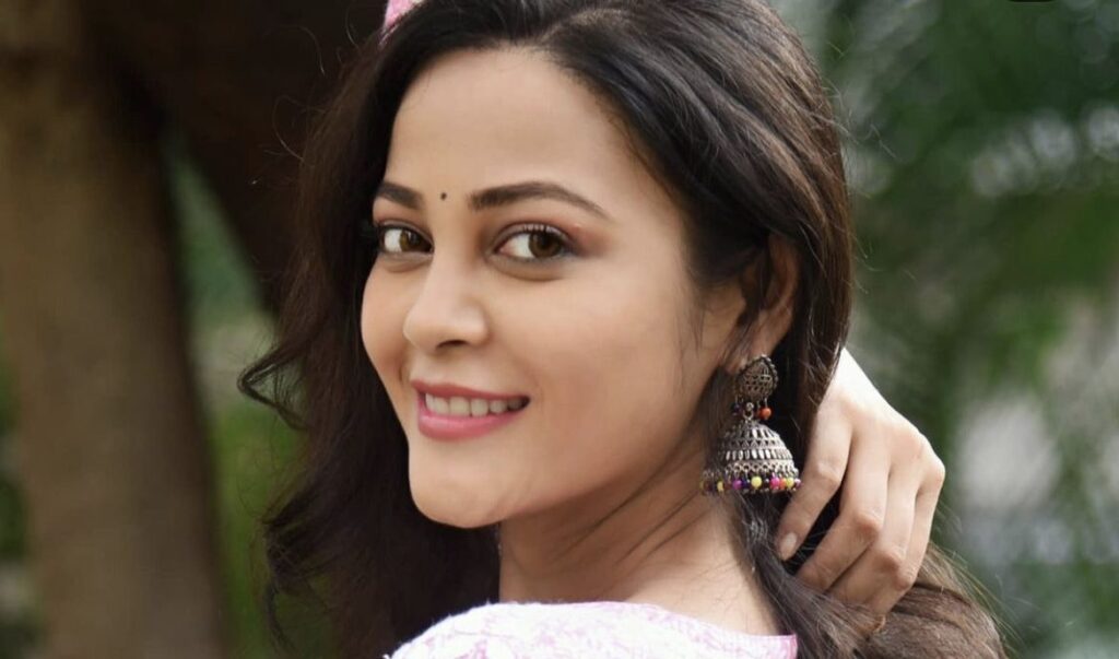 Kaveri Priyam as Dr. Monami Mahajan aka Monu Ziddi Dil Maane Na 