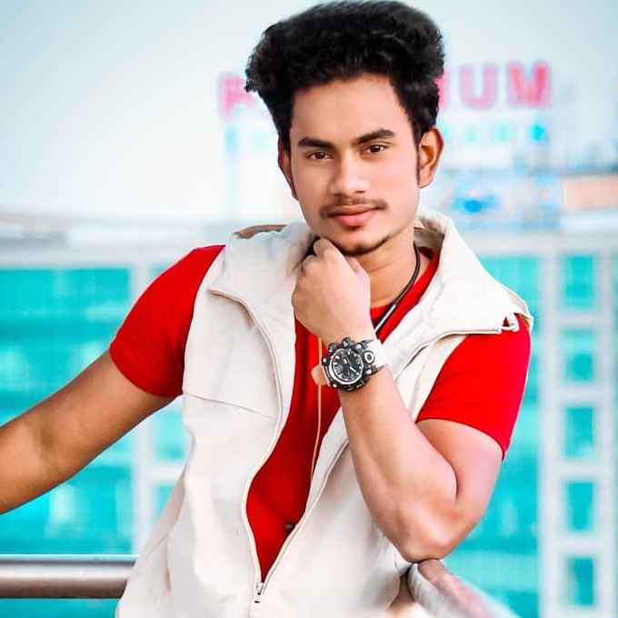 Khan Tariq ur smartmaker Biography Height Weight Age Instagram Girlfriend Family Affairs Salary Net Worth Photos Facts More