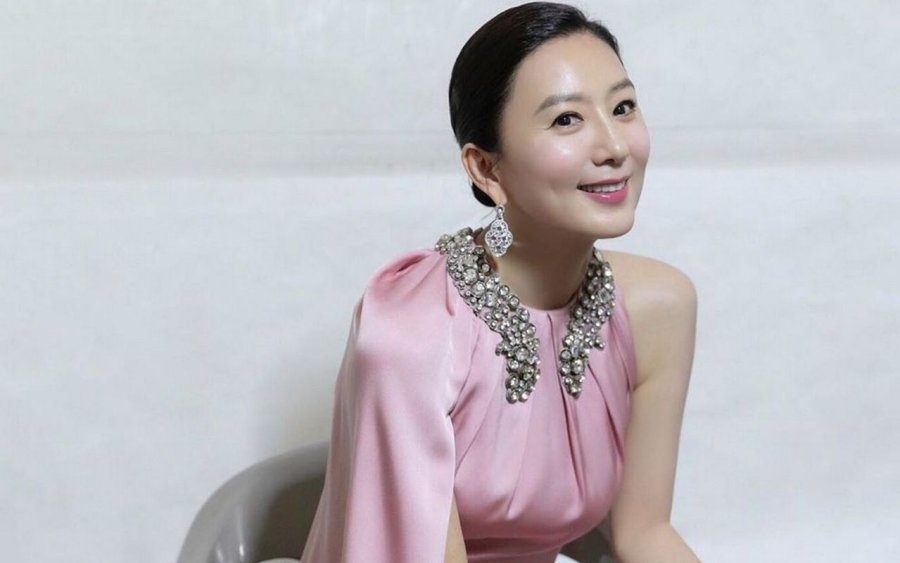 The World of the Married: Review, Story, Cast, Episodes, Release Date, Budget & More Kim Hee-ae as Ji Sun Woo