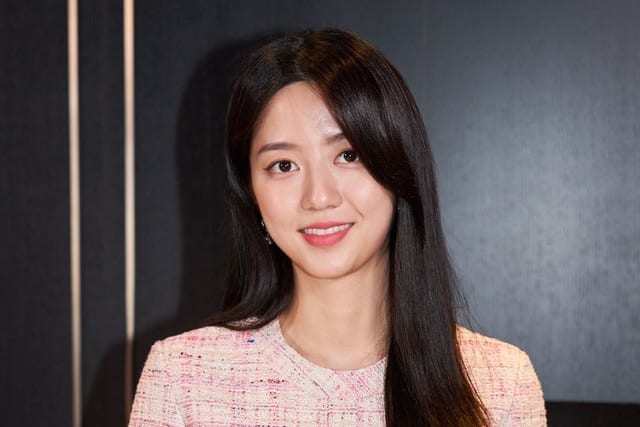 The Penthouse: War in Life: Review, Story, Cast, Episodes, Release Date, Budget & More Kim Hyun-soo as Bae Ro-na