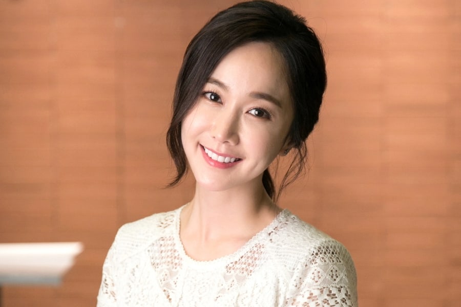 Mask Girl: Review, Story, Cast, Episodes, Release Date, Budget & More Kim Min-seo as Kim Ye-chun