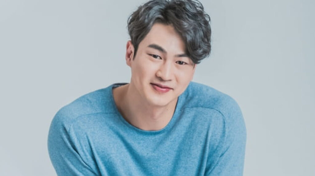 Kim San-ho as Crown Prince Wang Mu