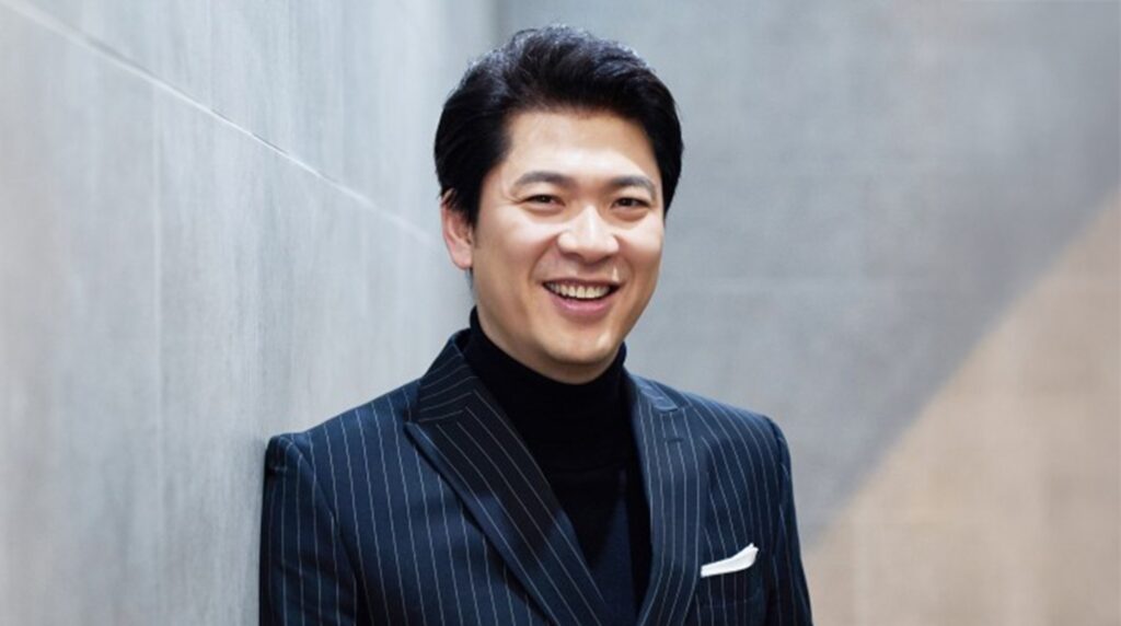 Kim Sang-kyung as Yi Kyu (Haksan)