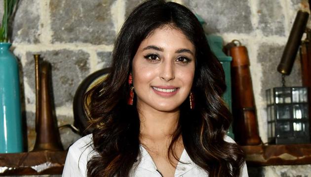 Kritika Kamra as Kamini Shikharwat