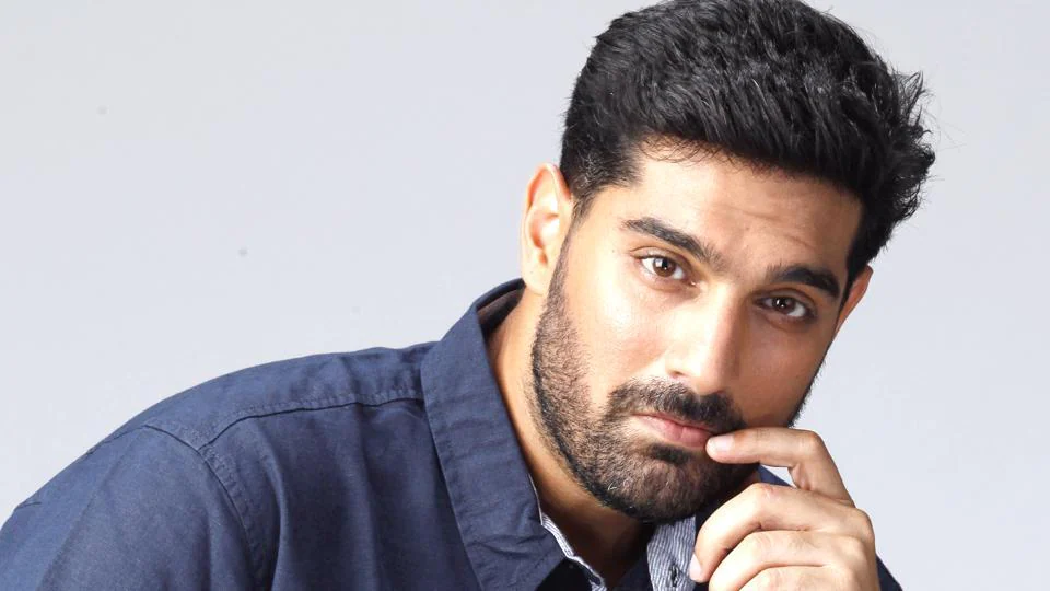 Kunaal Roy Kapur as Milind