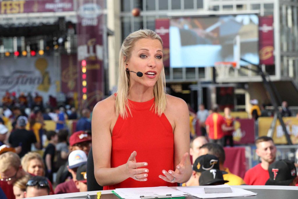 Lindsay Czarniak 2