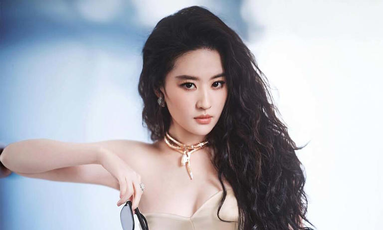 Liu Yifei Biography Height Weight Age Movies Husband Family Salary Net Worth Facts More