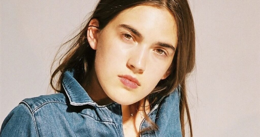 Lomane de Dietrich as Louise