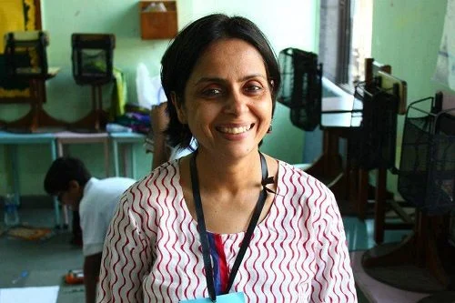 Lovleen Mishra as Dhruv's mother