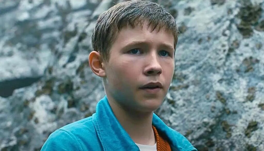 Luke David Blumm as Carter Brannock