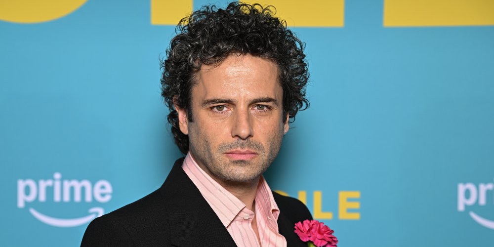 Luke Kirby as Lenny Bruce 