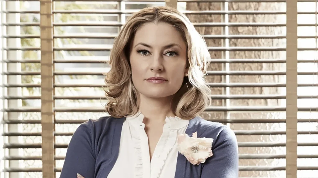 Riverdale: Review, Story, Cast, Episodes, Release Date, Budget & More Mädchen Amick as Alice Cooper (née Smith)