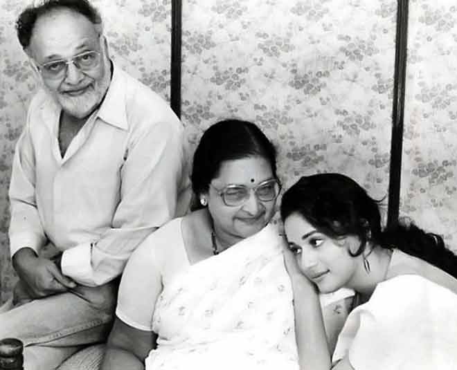 Madhuri Dixit With Her Father And Mother