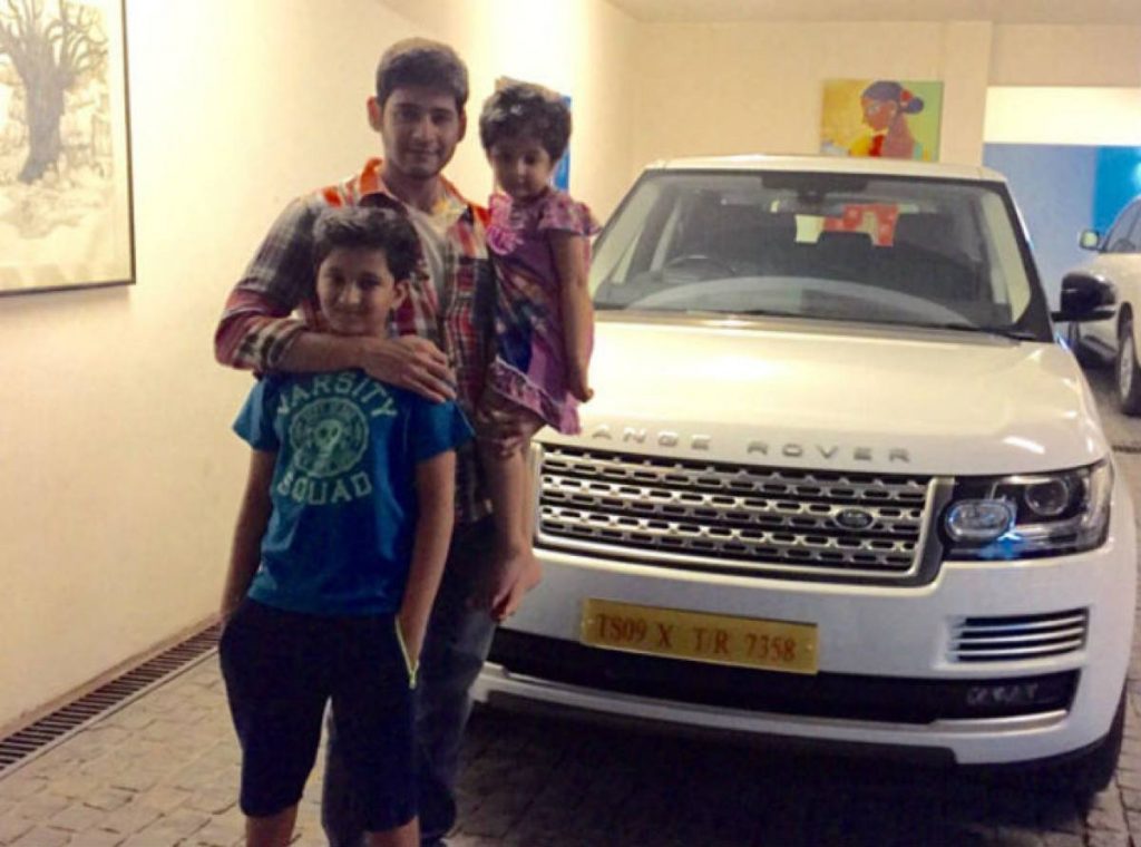  Mahesh Babu  With His Car