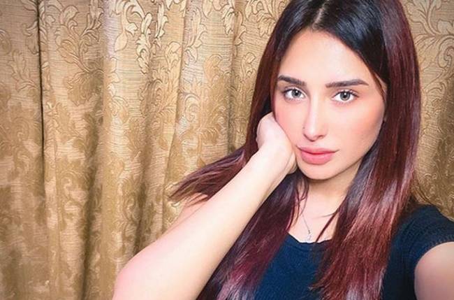 Mahira Sharma Biography, Height, Age, TV Serials, Husband, Family, Salary, Net Worth, Awards, Photos, Facts & More