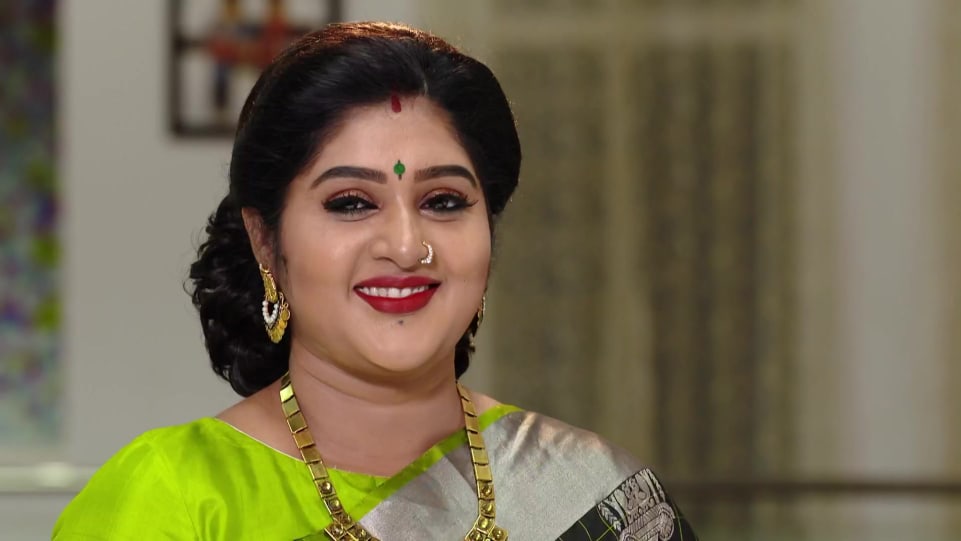 Mamilla Shailaja Priya as Raayanam's sister